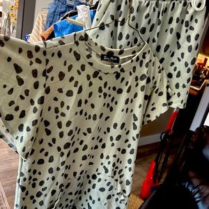 Brand new never worn boutique short and shirt leopard print set. Size medium